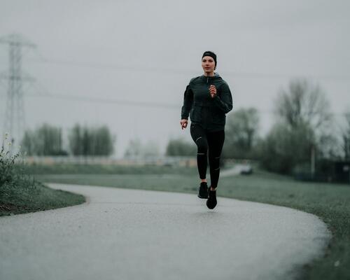 Erfahre nützliche Tipps um mit dem Joggen zu beginnen! Alles Wissemswerte hier.