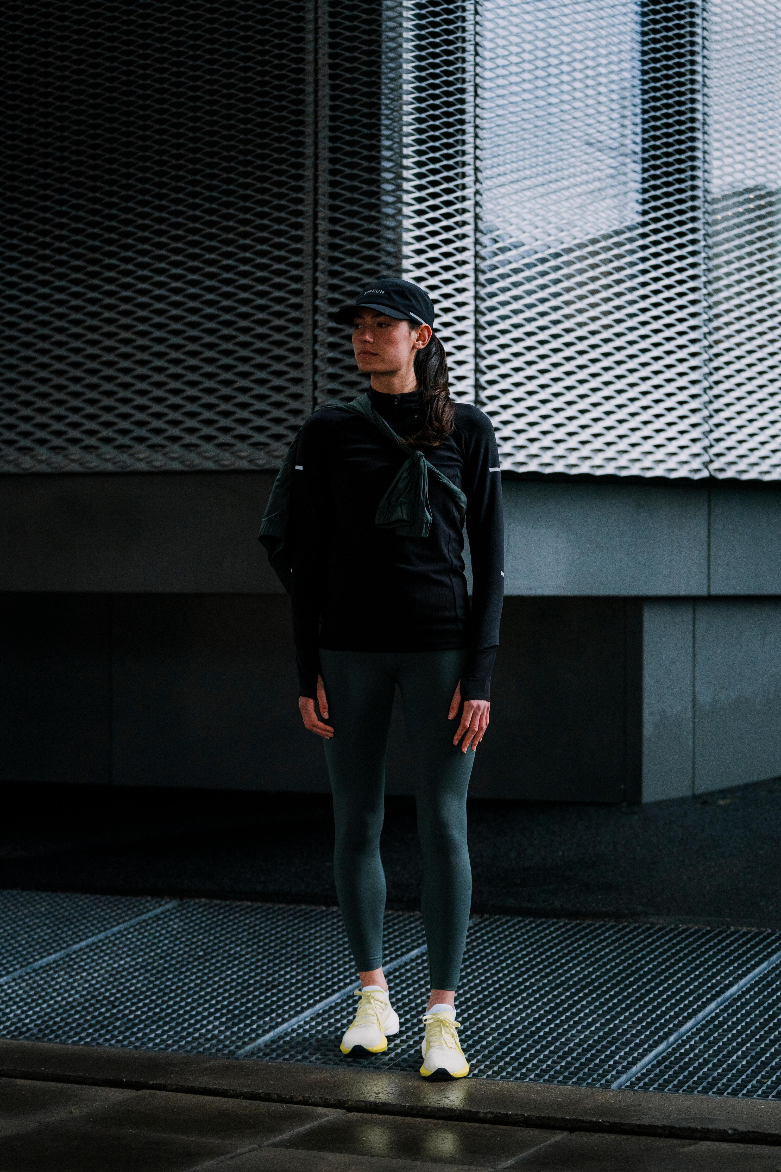 Camisola Quente de Corrida com 1/2 Fecho KIPRUN Run 500 Warm Mulher Preto 15/15