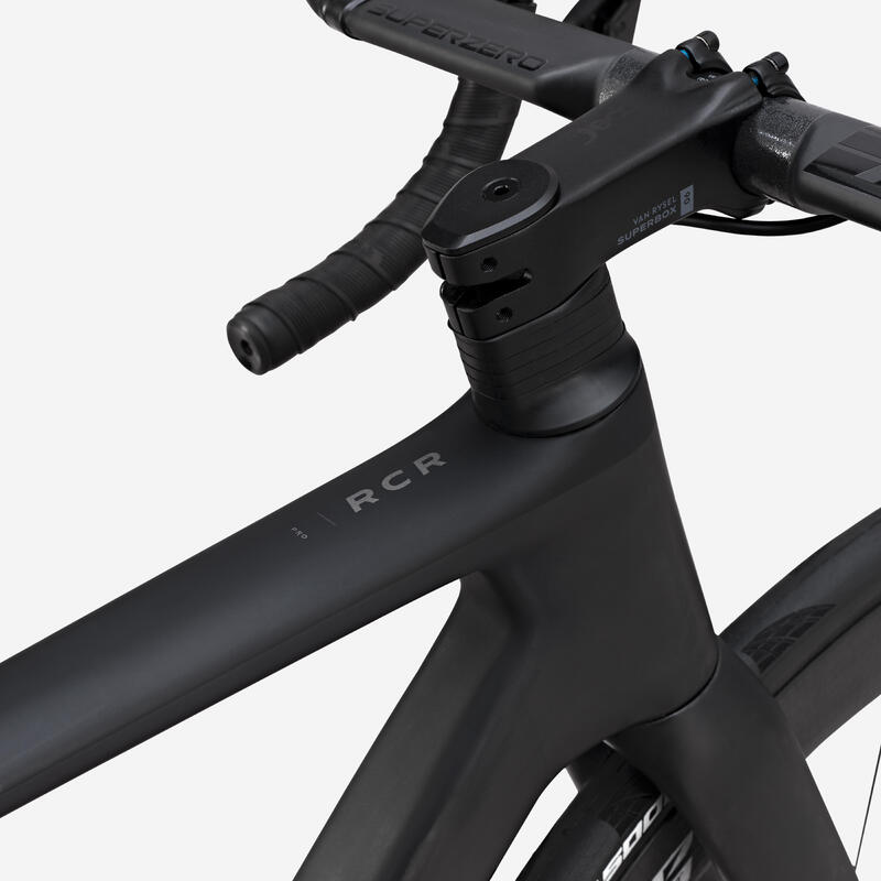 Országúti kerékpár, karbon, SRAM Force eTAP AXS, ZIPP 404 kerekek - RCR PRO