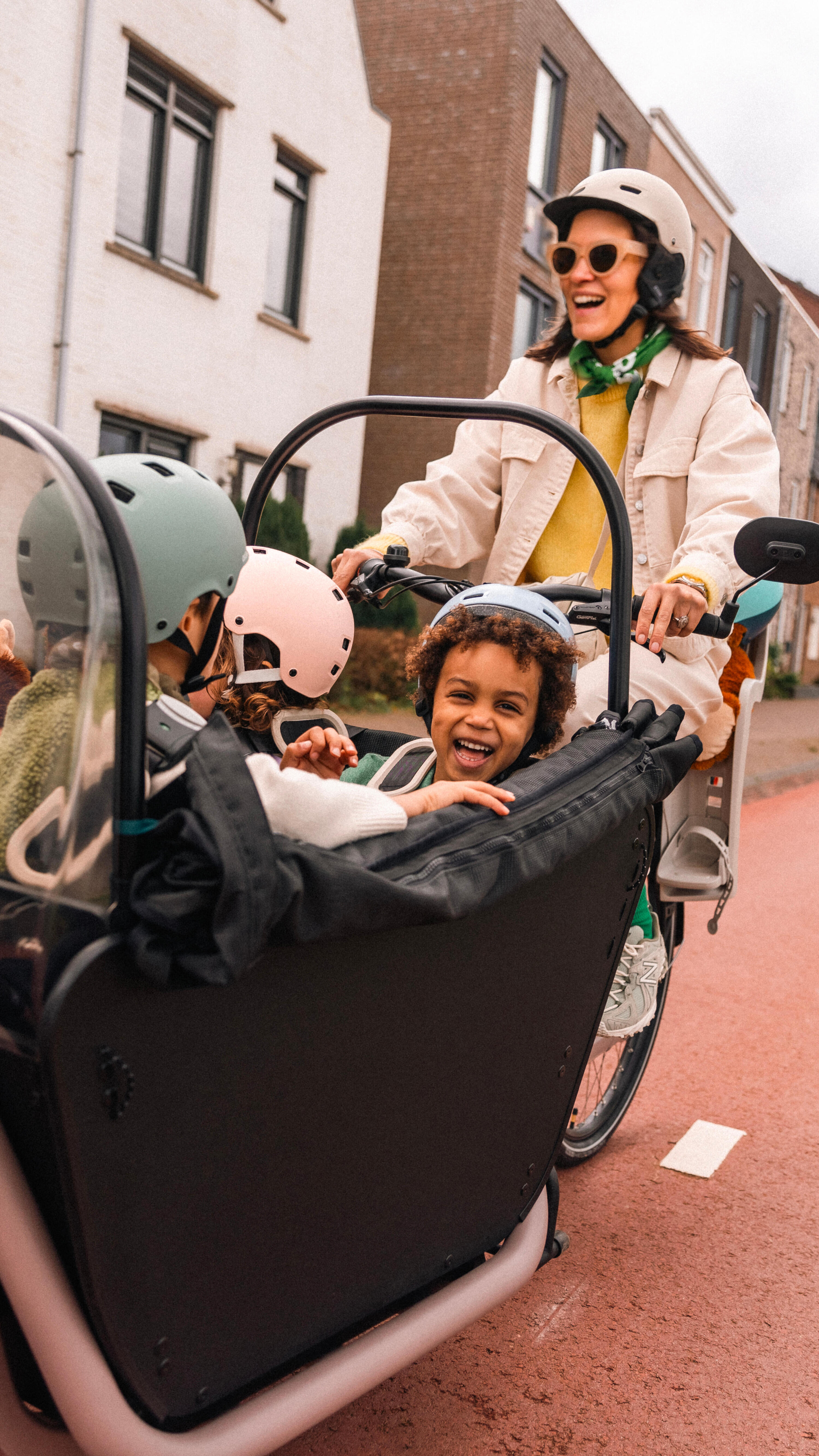 E-Lastenfahrrad Cargobike Long John F900E Family gelb  31/41