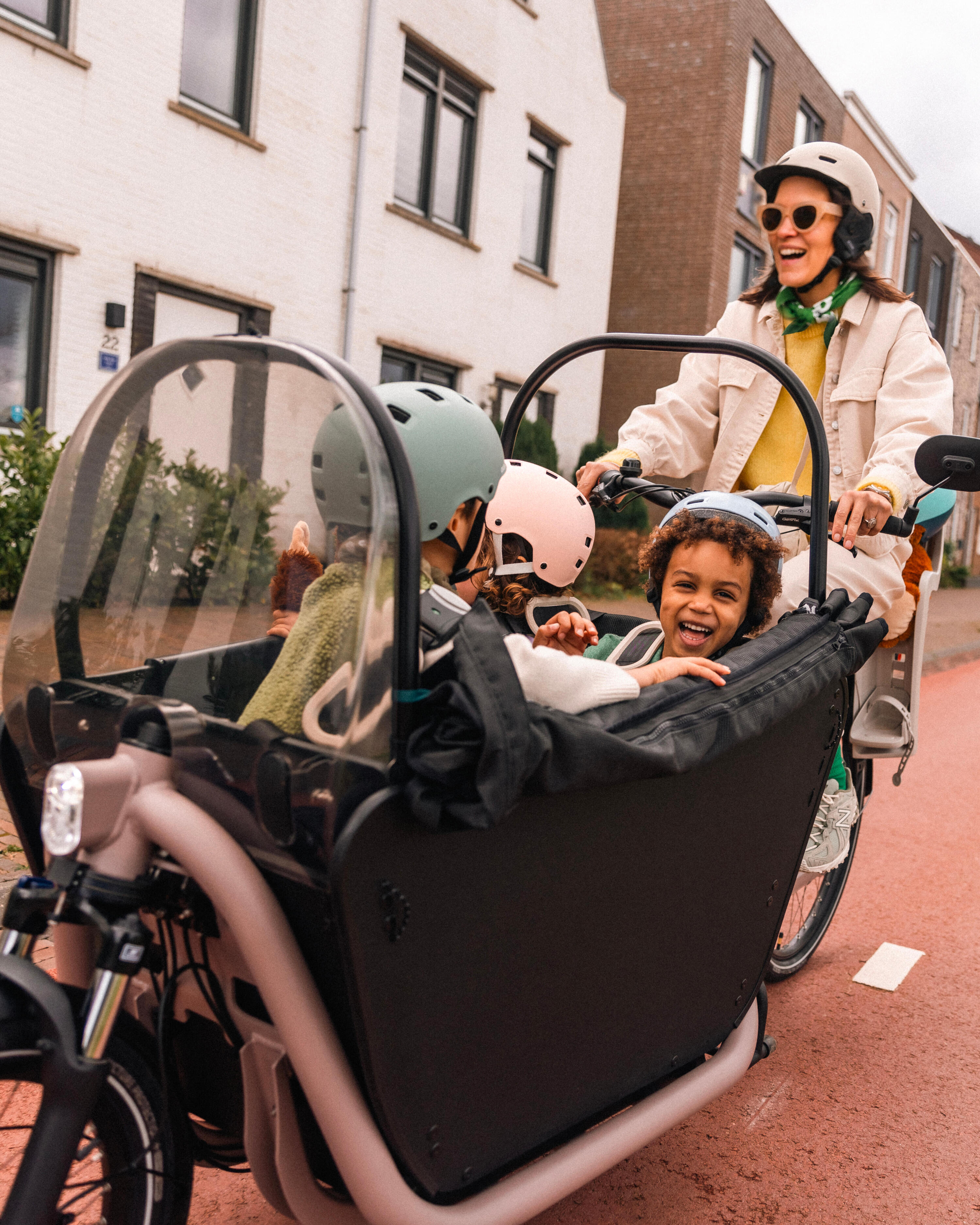 E-Lastenfahrrad Cargobike Long John F900E Family gelb  32/41
