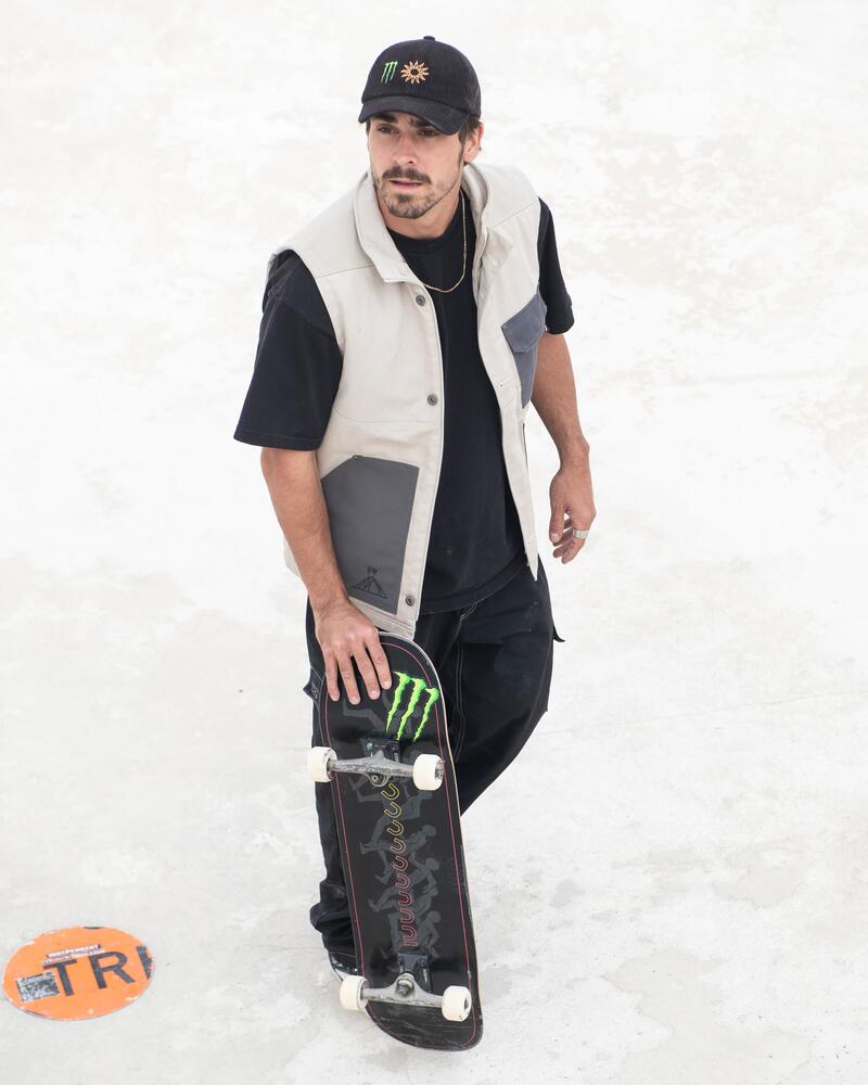 SKATEBOARD 