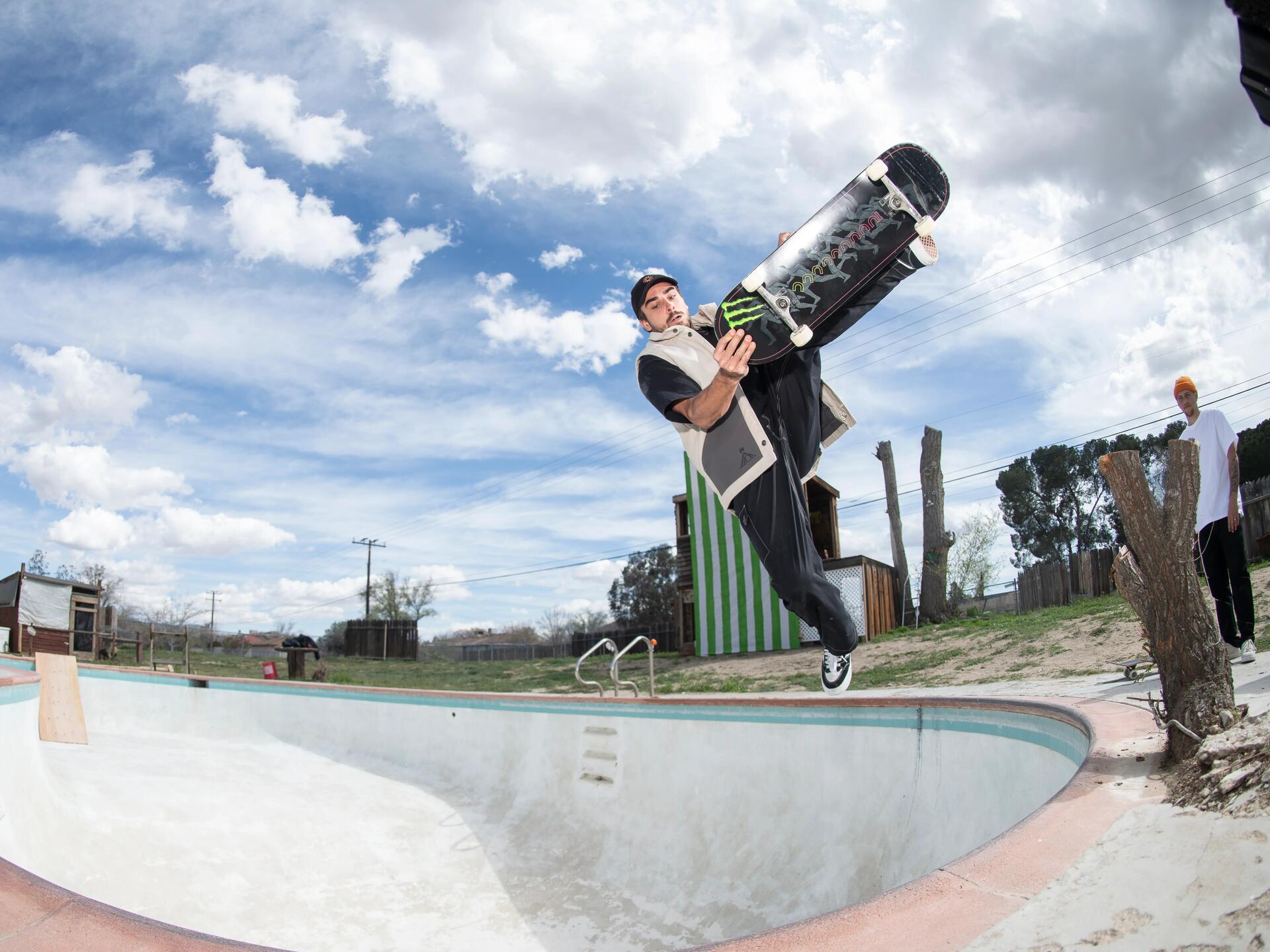 SKATEBOARD 