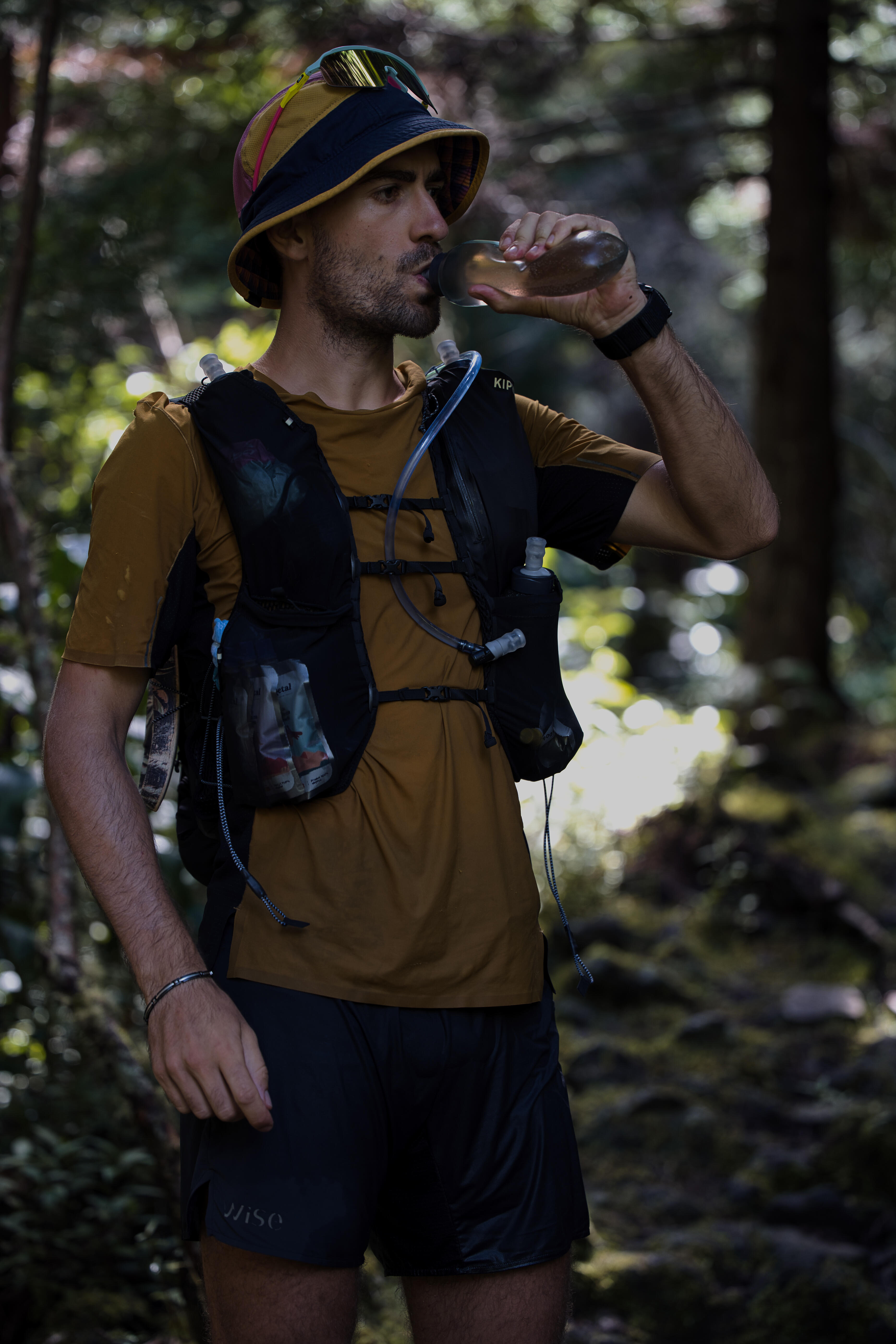 KIPRUN ランニング用ベスト 15L ブラック KIPRUN (キプラン)トレイルランニング ユニセックス ベスト 競技用