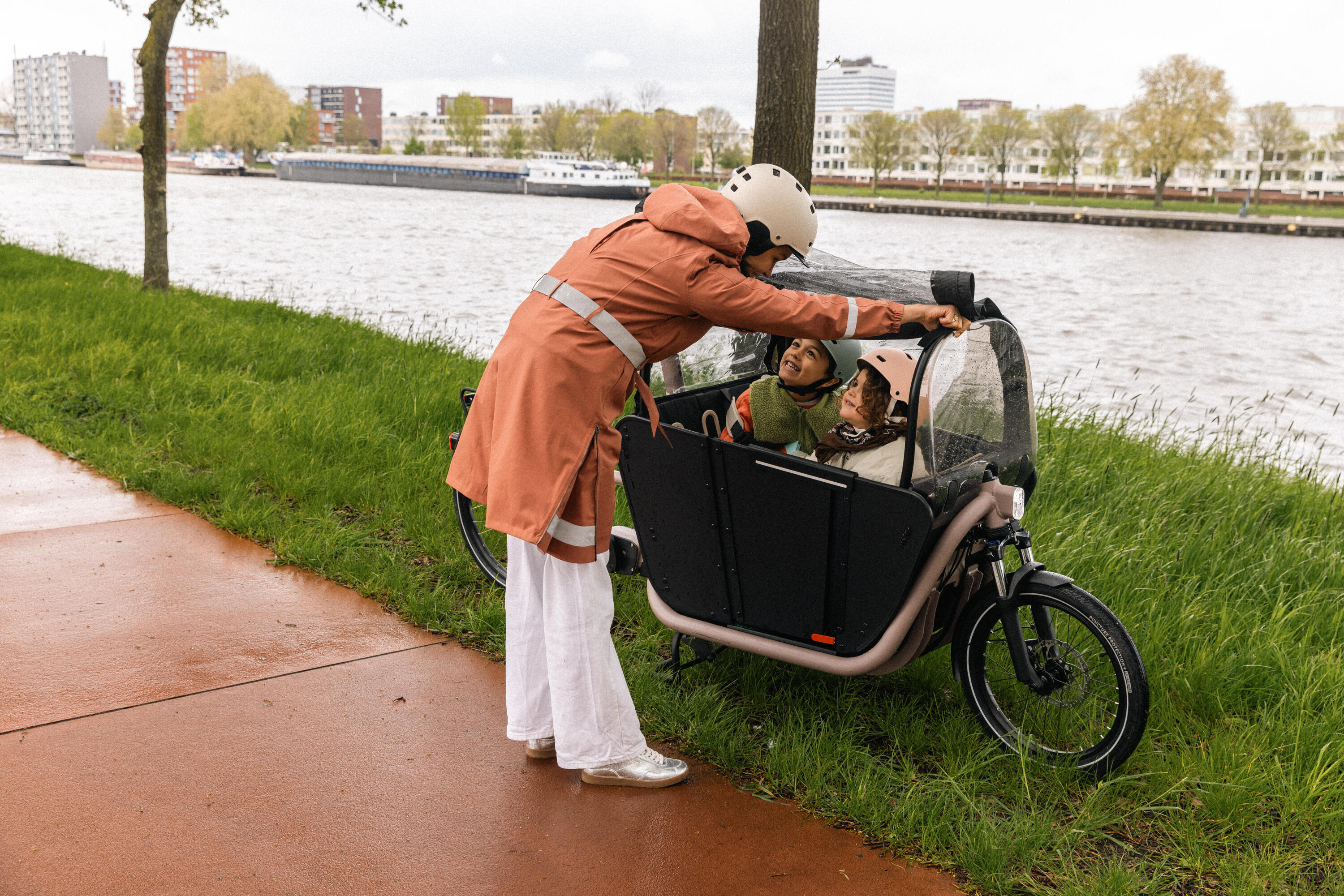 Velo cargo electrique biporteur famille f900e taupe 20/29