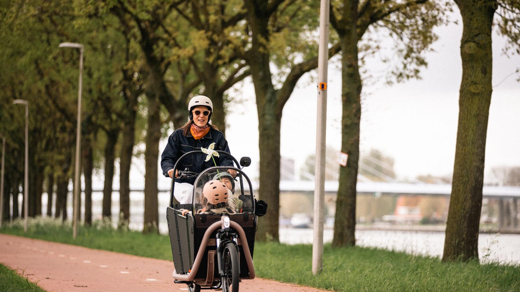 vélo cargo mere et enfants