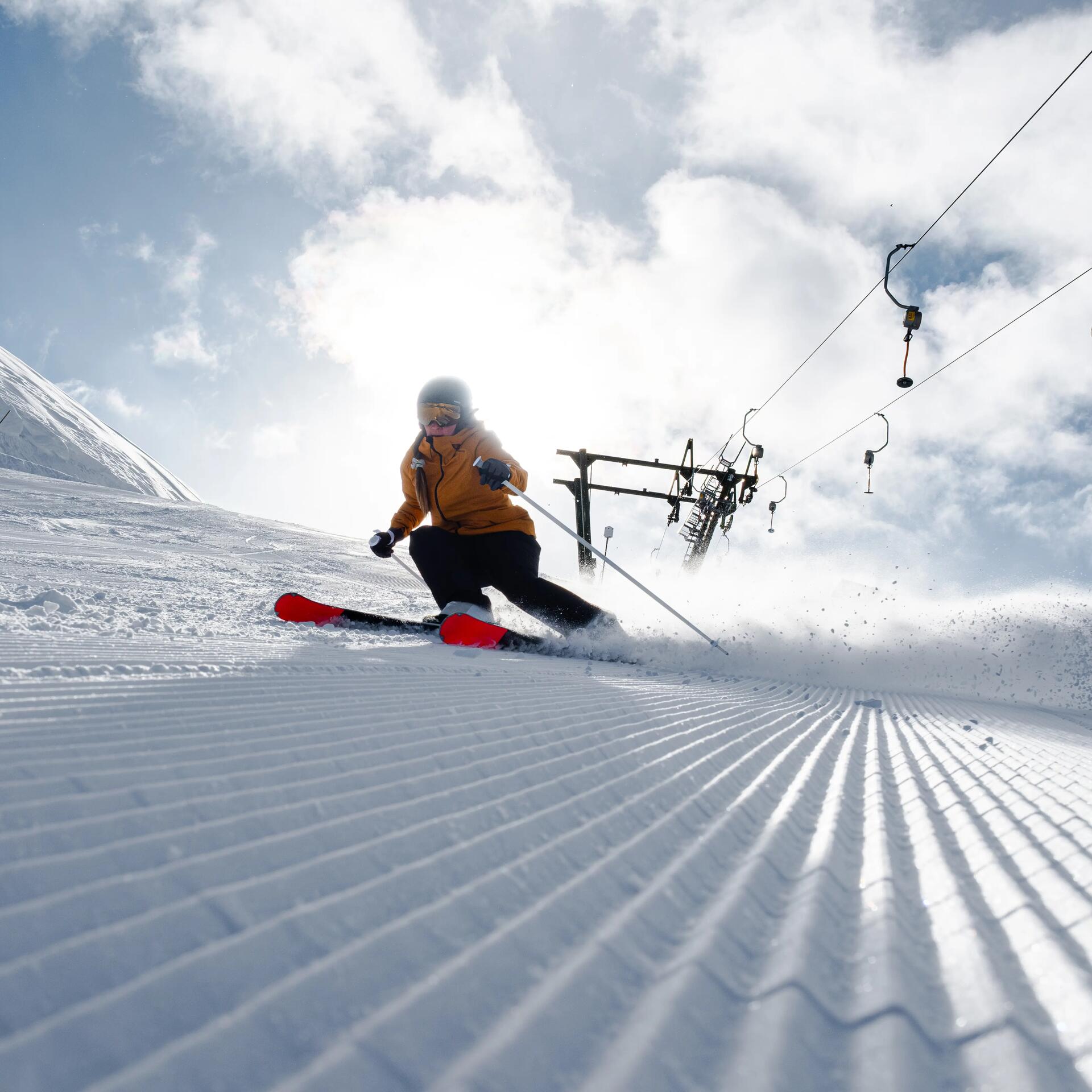 Woman downhill skiing in Decathlon skiwear