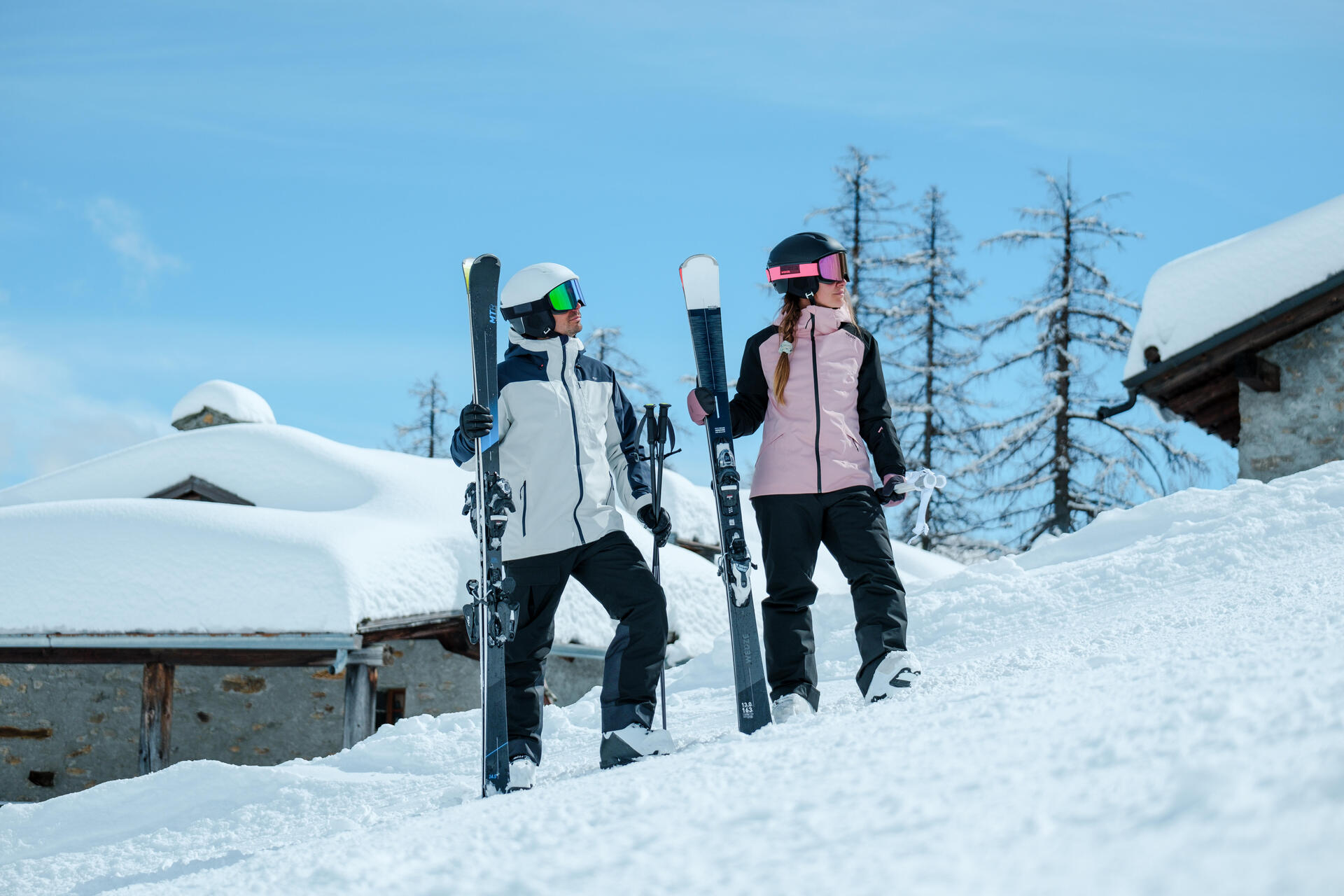 des amis sur une piste de ski