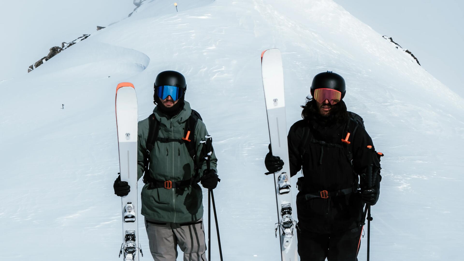 Mulher a usar máscara de ski
