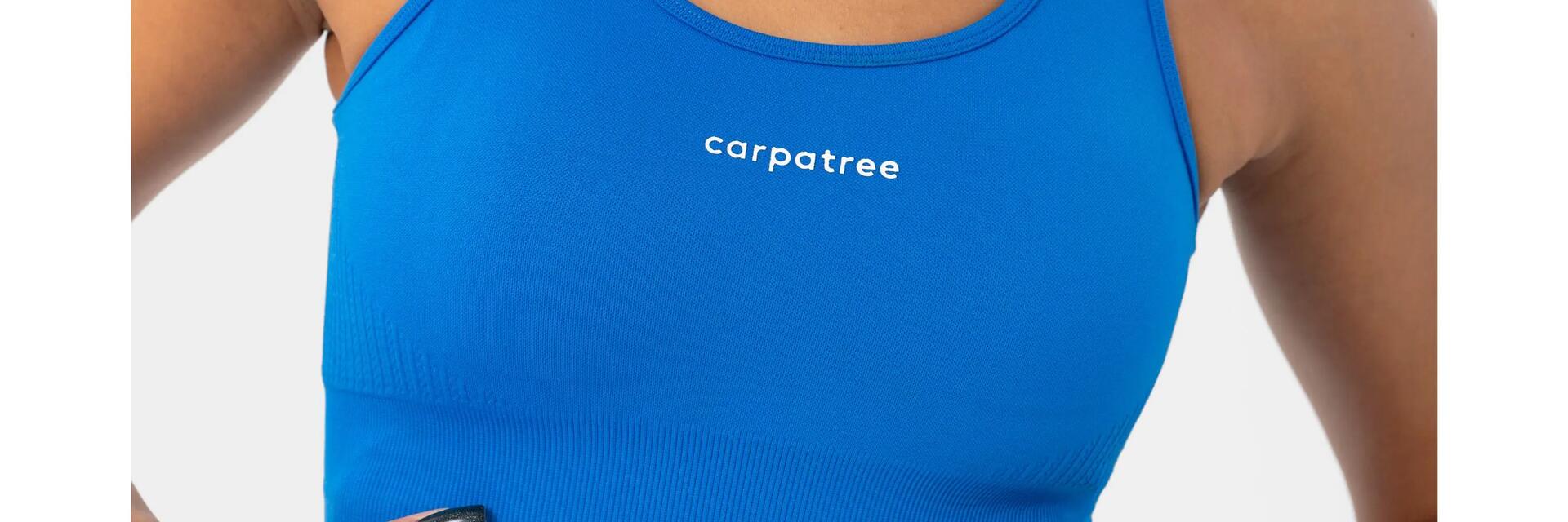 Kobieta w staniku sportowym carpatree