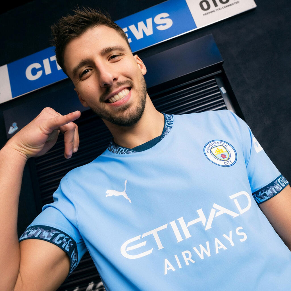 Suaugusiųjų „Manchester City“ rungtynių namų aikštelėje marškinėliai