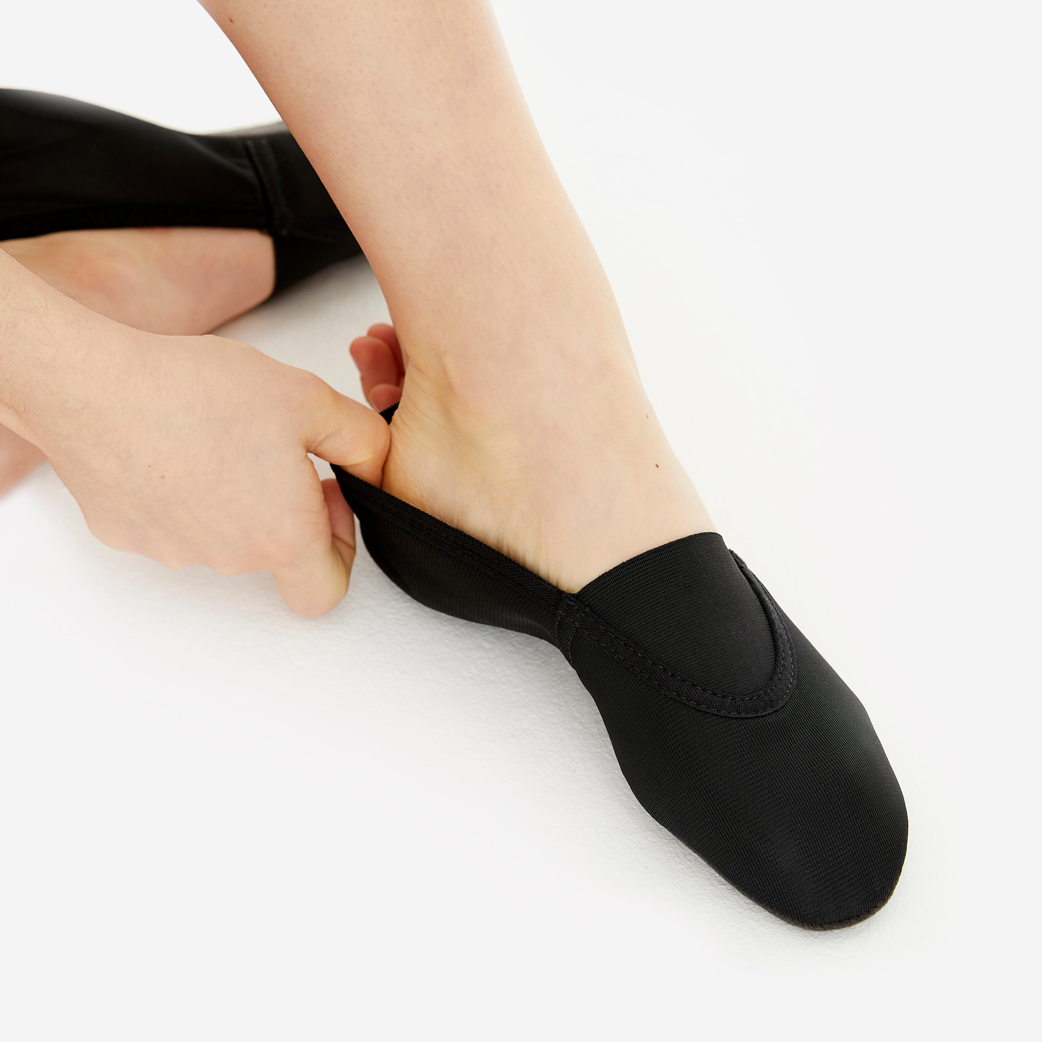 DOMYOS Gymnastické cvičky 580 čierne 30