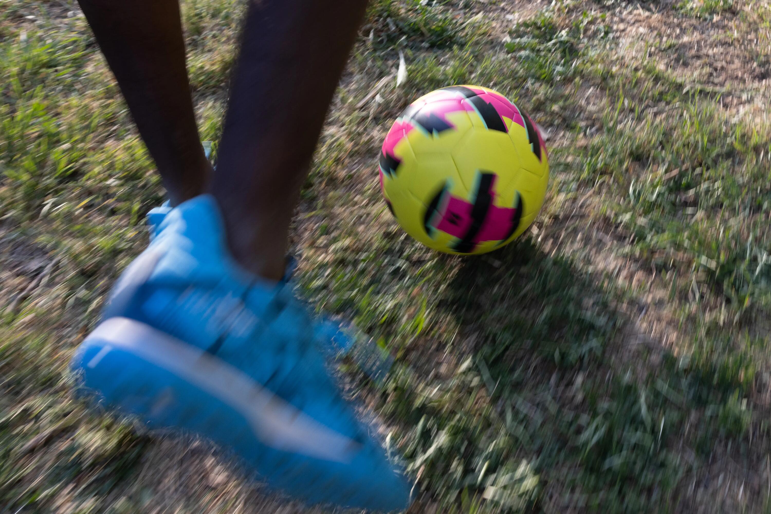 PELOTA DE FÚTBOL LIGHT LEARNING BALL AMARILLO ROSA TALLA 5 3/9