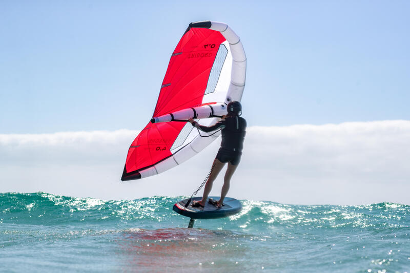 Jak działa hydrofoil? Technologia wing foil i mechanika nad wodą