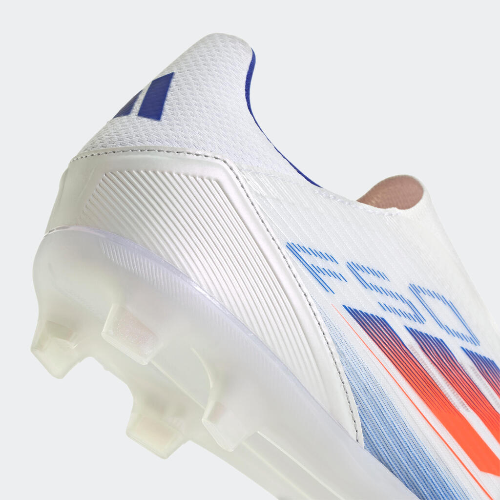 Pieaugušo futbola apavi F50 League Laceless FG, balti