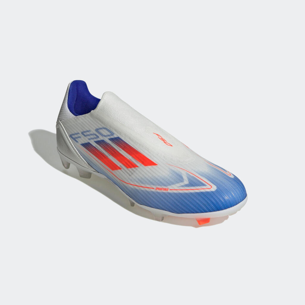 Pieaugušo futbola apavi F50 League Laceless FG, balti