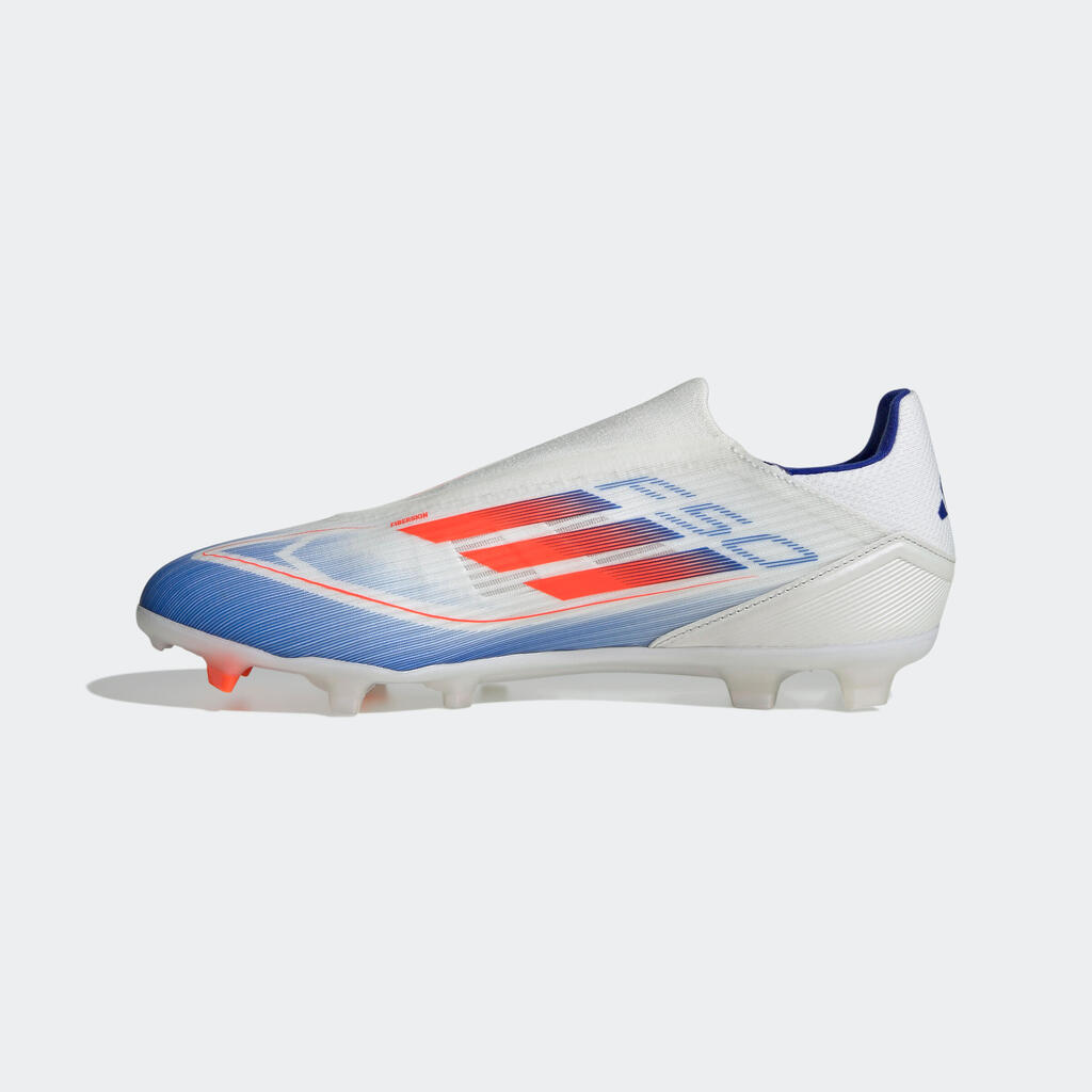 Pieaugušo futbola apavi F50 League Laceless FG, balti