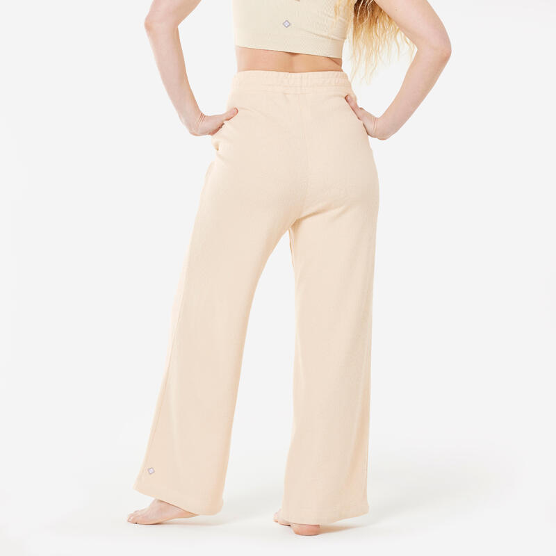 Damesbroek voor yogaretraites beige