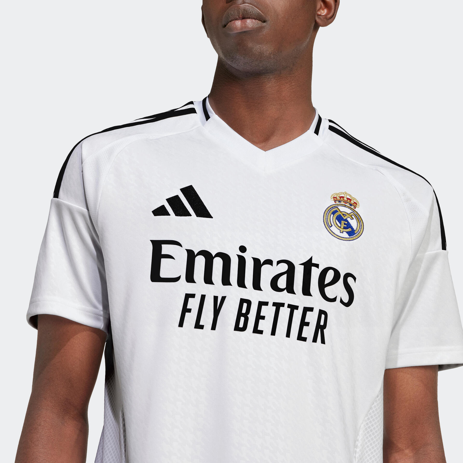 Maillot de football Adidas Real Madrid pour les joueurs et les supporters