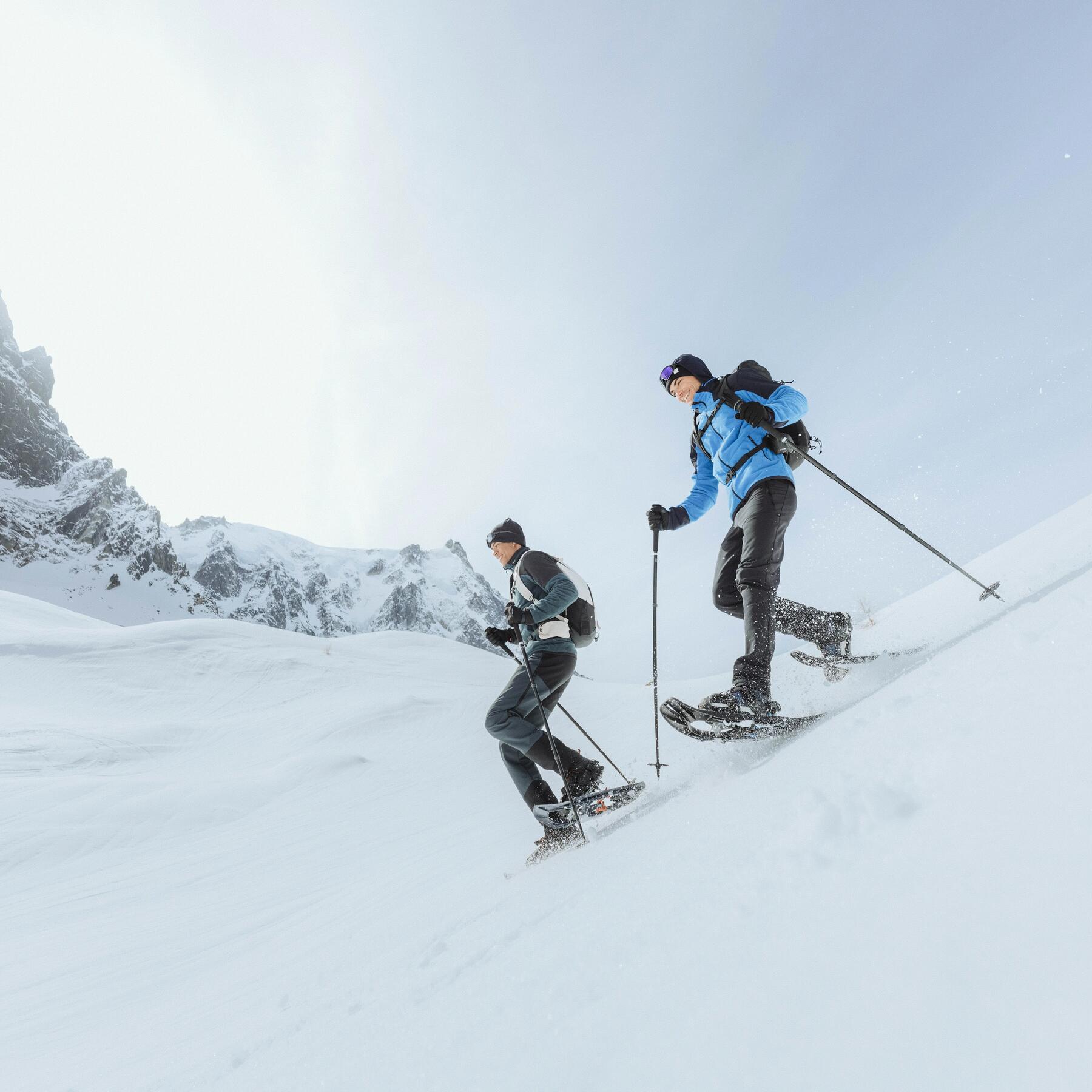 balade en raquette à neige deux hommes tenue decathlon