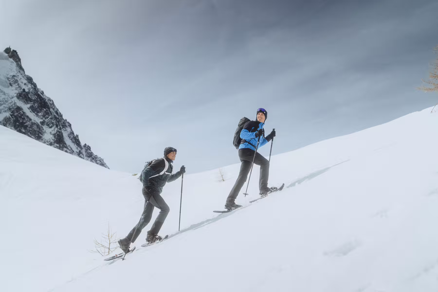 Photo de pratique sportive de la raquette à neige © Photo de pratique sportive de la raquette à neige