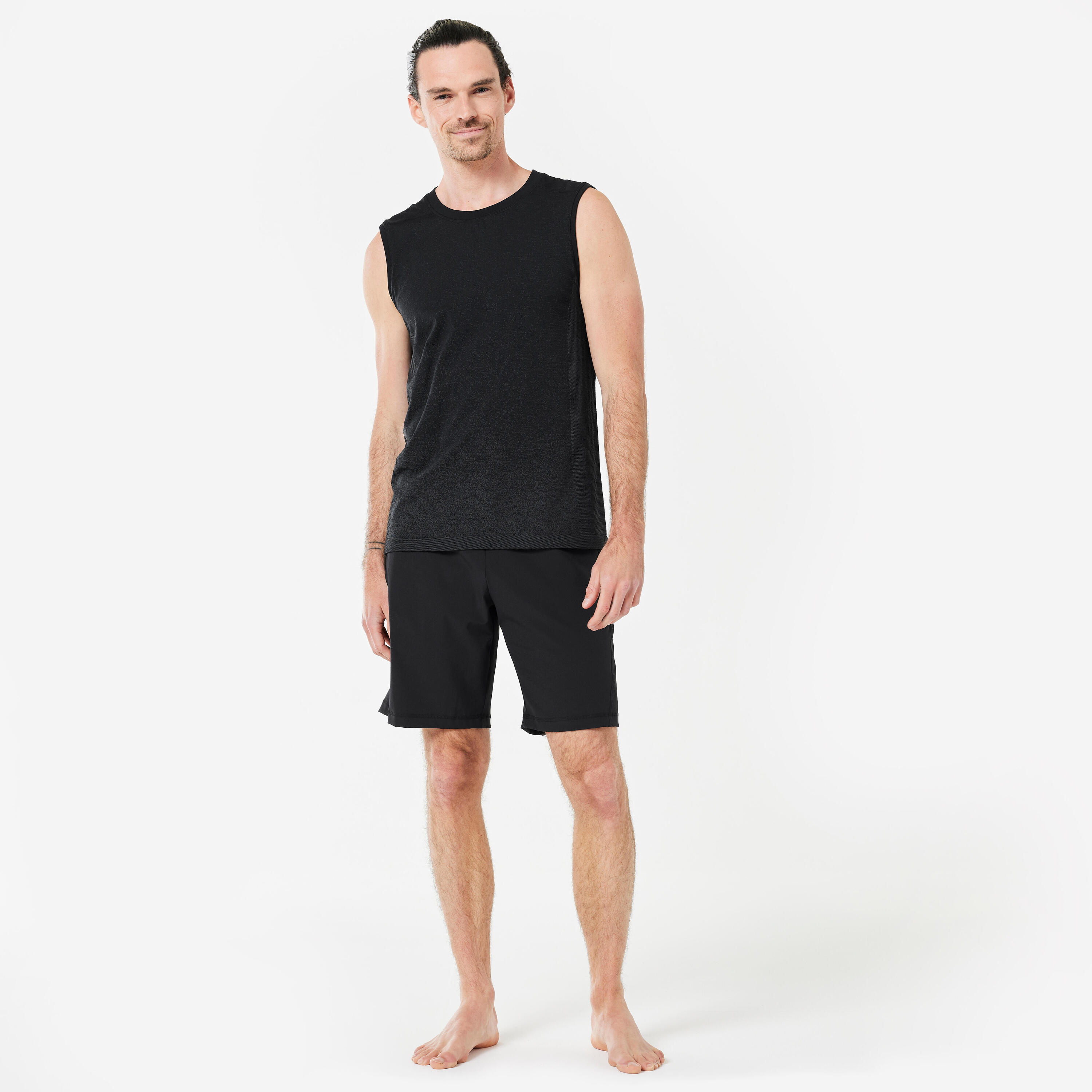 Naadloos en mouwloos shirt voor dynamische yoga heren zwart 2/6