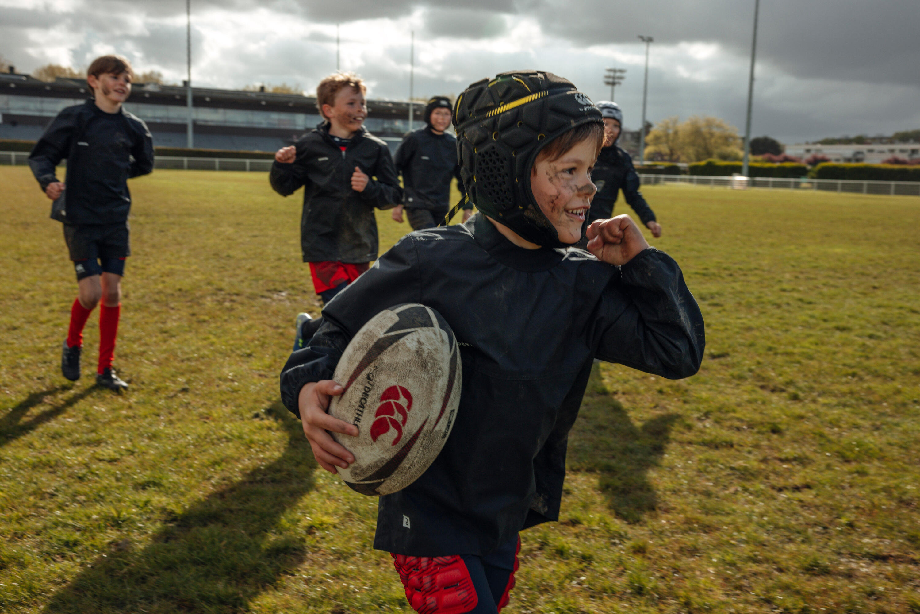 Ballon de rugby d'entrainement taille 5, Decathlon | Canterbury noir 8/10