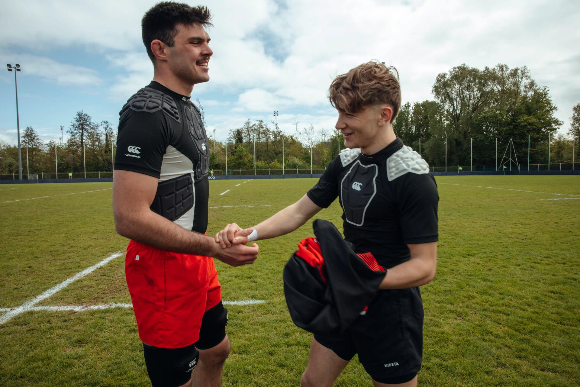 CUM ALEGEM APĂRĂTOARELE DE UMERI PENTRU RUGBY ?