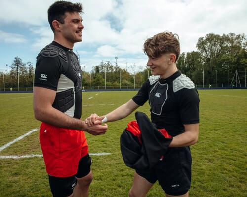 CUM ALEGEM APĂRĂTOARELE DE UMERI PENTRU RUGBY ?