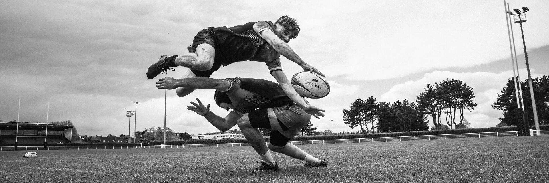 Zwodnicy rugby grający mecz