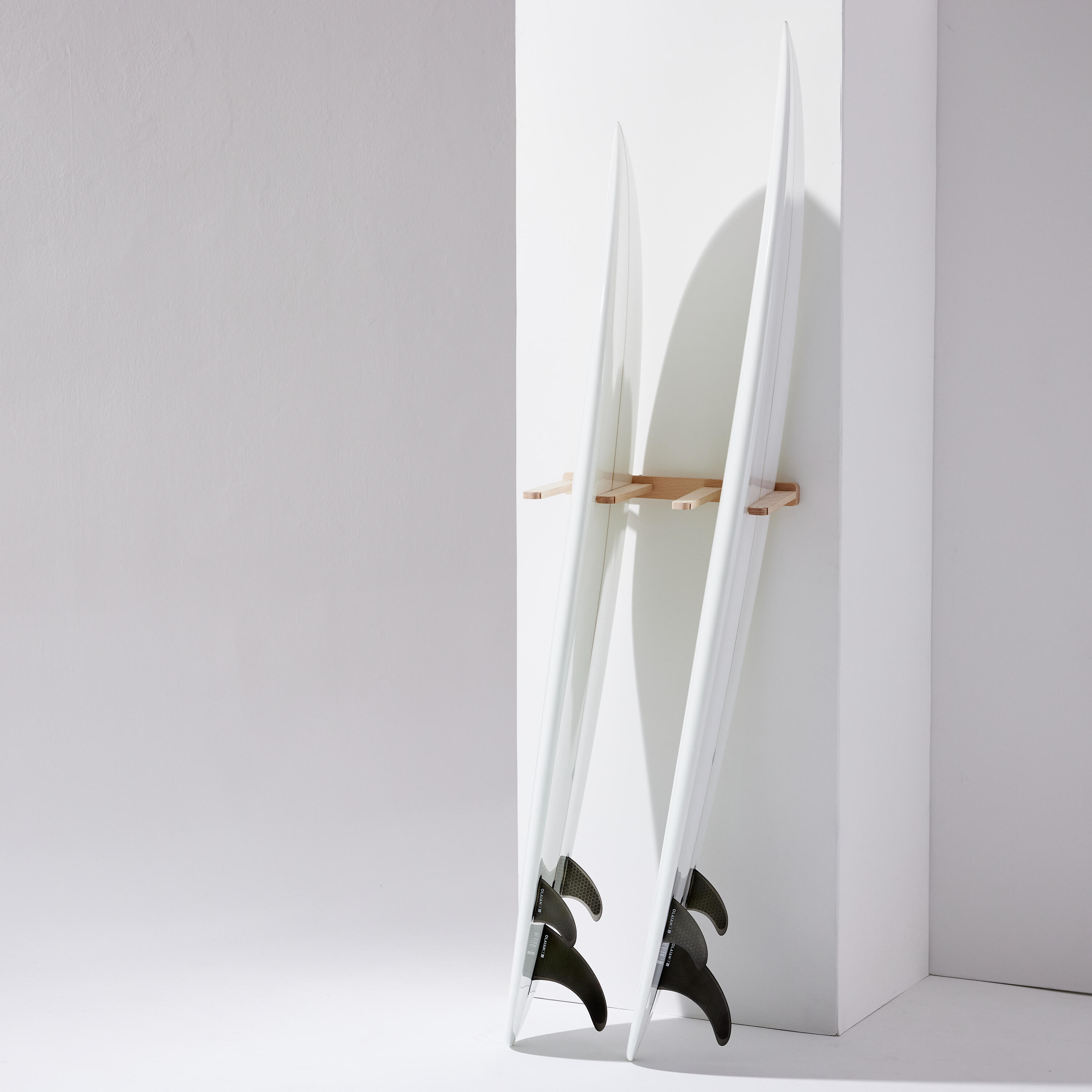Supporto da muro per tavole surf in legno 8/9