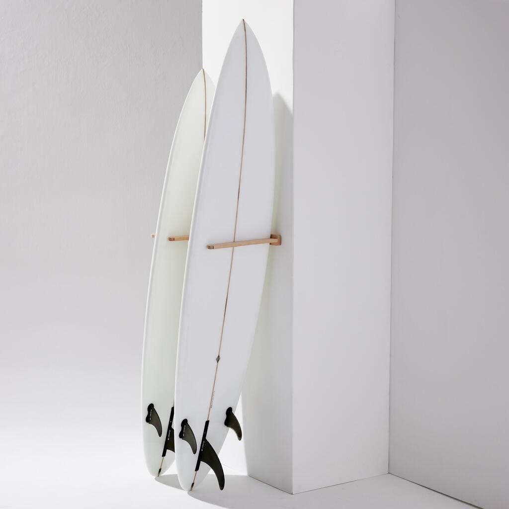 Nástenný držiak na surfovacie dosky drevený