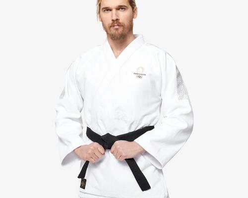 CUM SĂ ALEGI KIMONOUL DE KARATE PENTRU ADULȚI