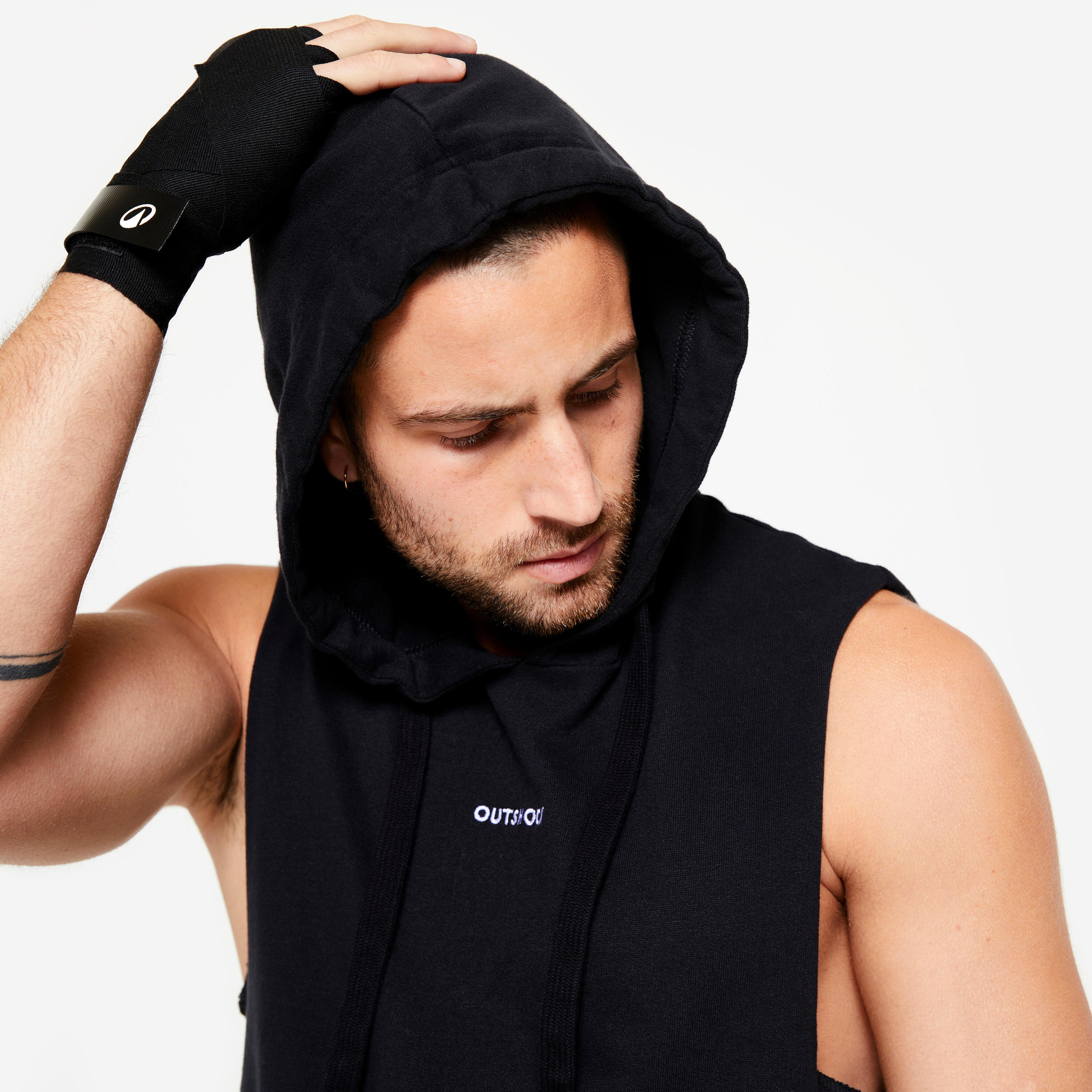 POLERA NEGRA HOMBRE CON CAPUCHA BOXEO 3/5