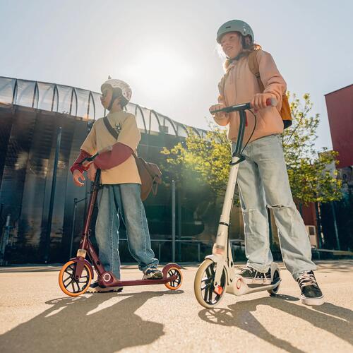 TROTTINETTE JUNIOR M900 BORDEAUX ET TOUCHE ORANGE