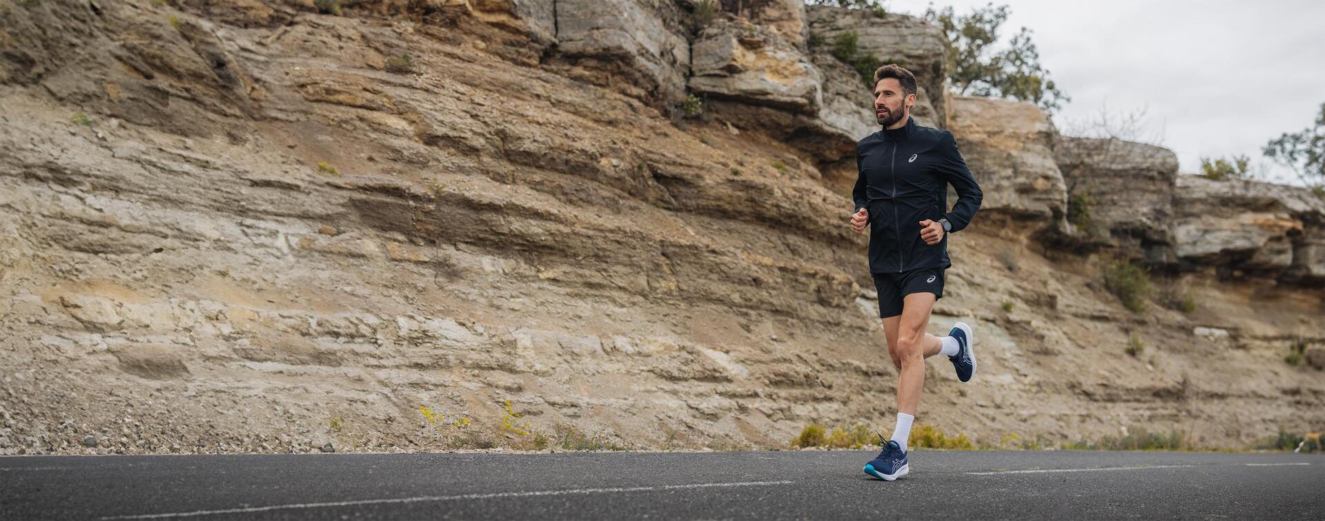 Mężczyzna robiący trening typu fartlek