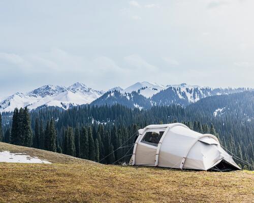WIE REPARIERT MAN EINE ZELTPLANE?
