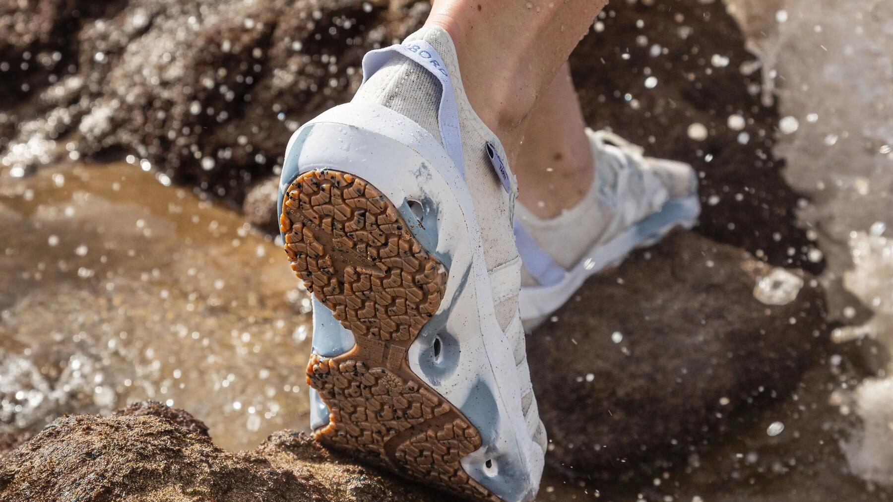 Protéger les pieds des bébé à la plage