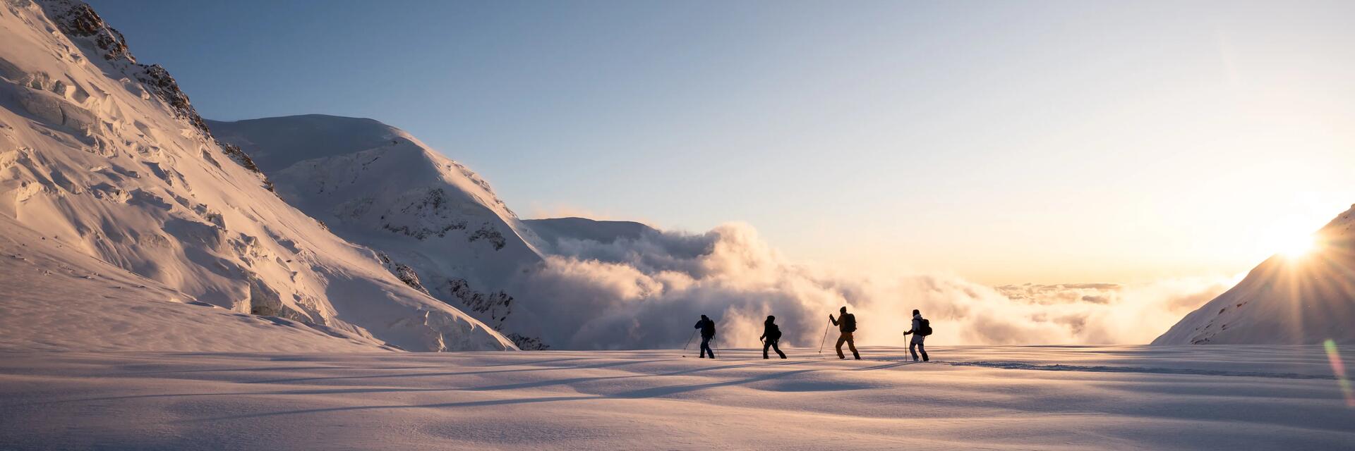 Bergen bedekt met sneeuw