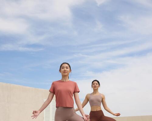 Bau den Stress mit Yoga ab Header