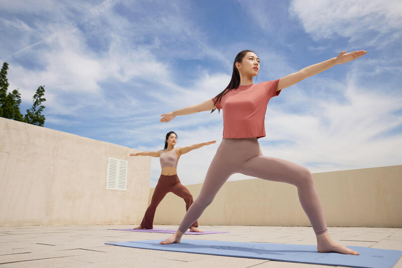 Pozycja Wojownik II (virabhadrasana II) – joga dla początkujących