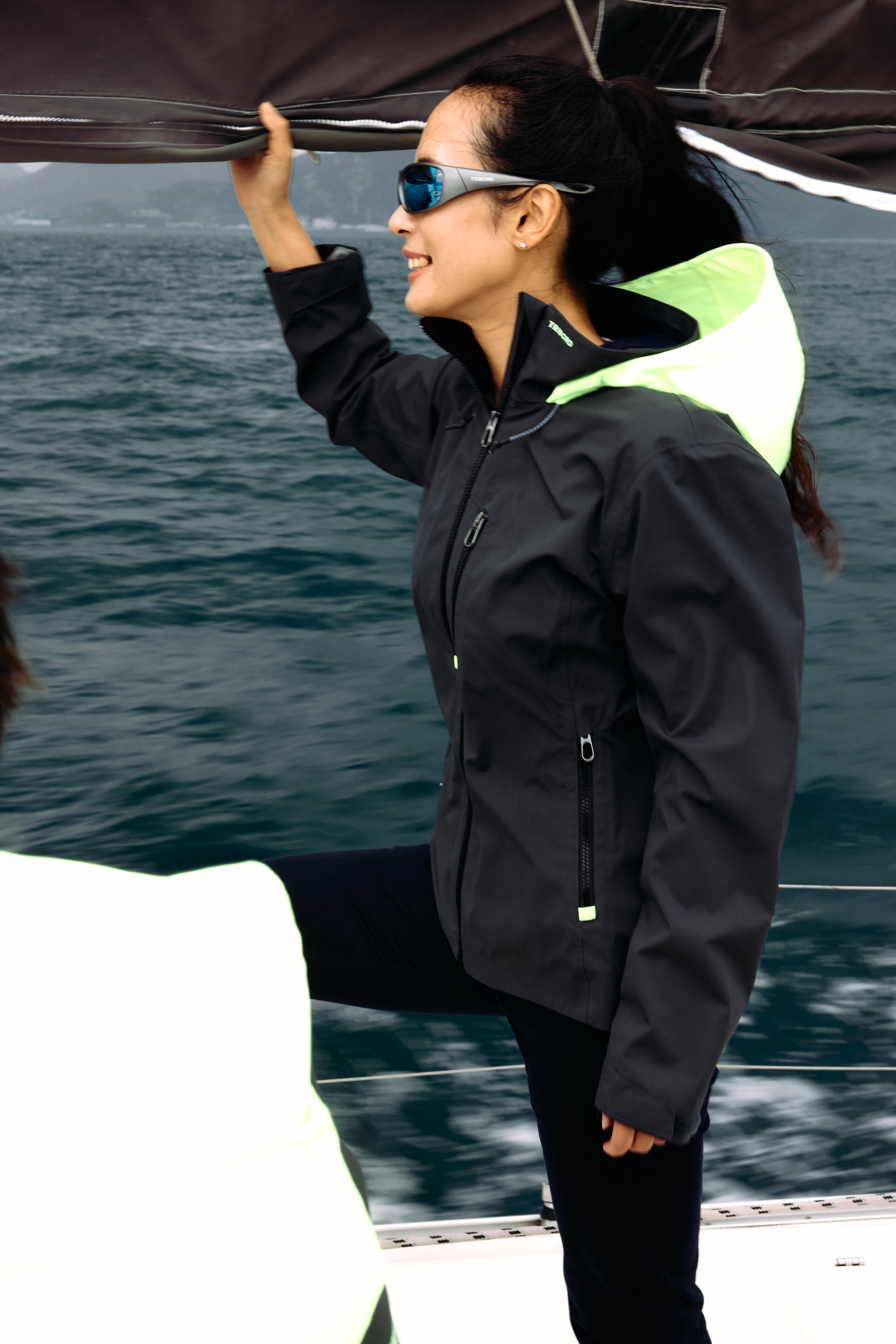 Giacca vela donna SAILING 500 impermeabile grigio scuro  18/24