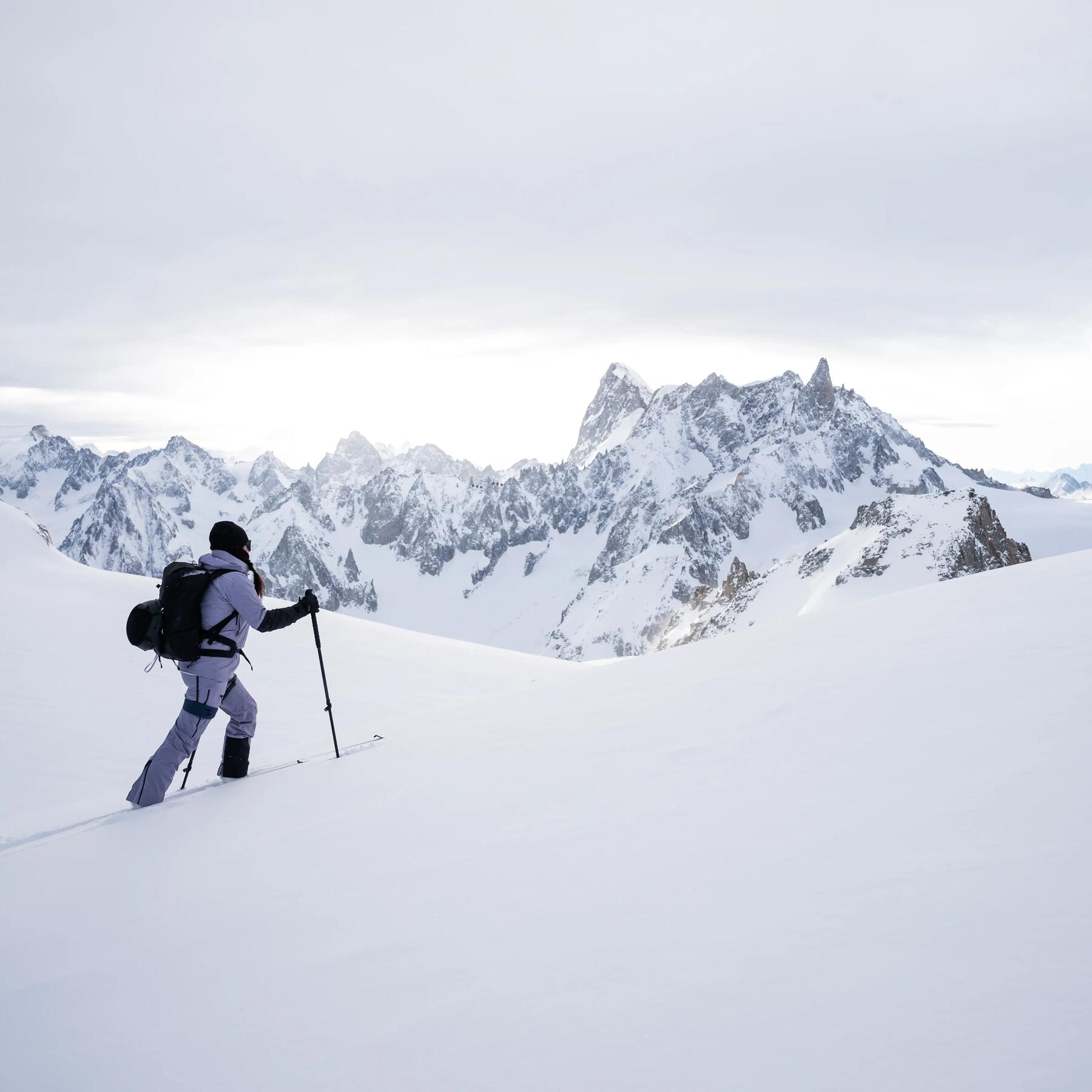 Femme ski de randonnée decathlon montagne neige
