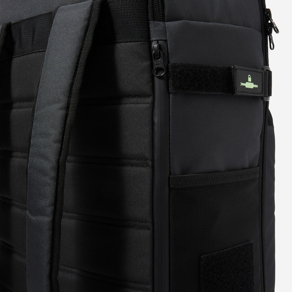 Crna torba za trening s tegovima i kros trening (30 l)