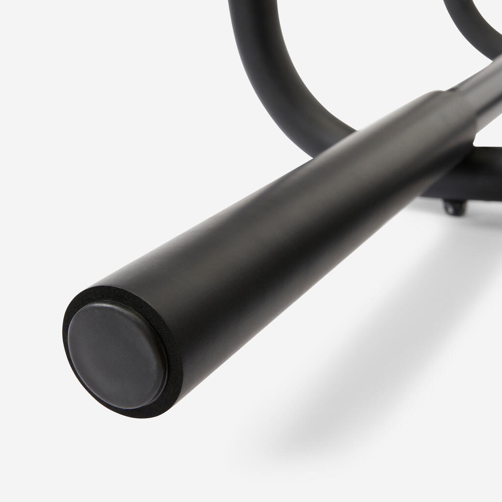 Barre de traction sur porte de musculation