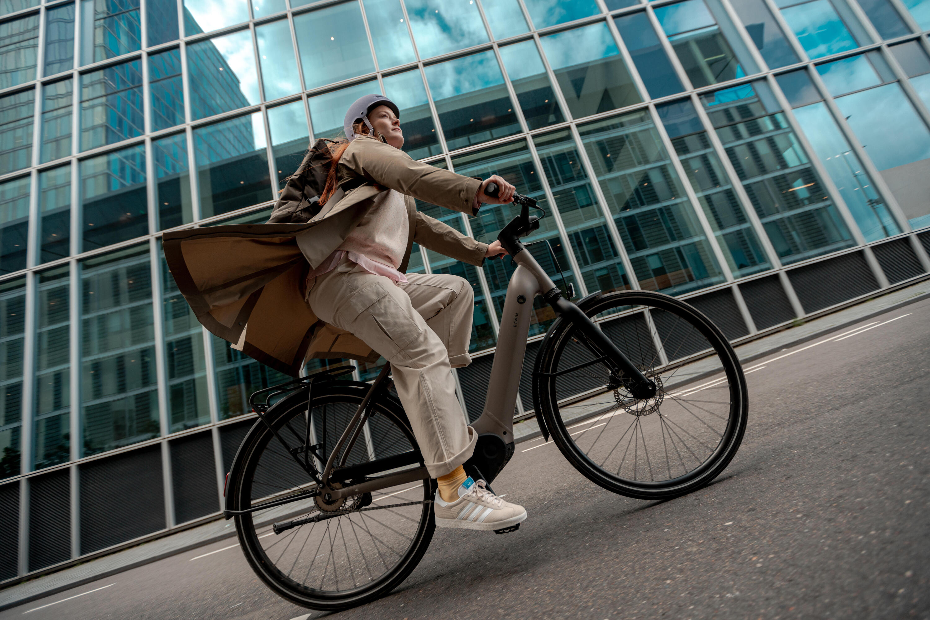 Vélo ville électrique à moteur automatique owuru cadre bas LD 940 E connect 14/17