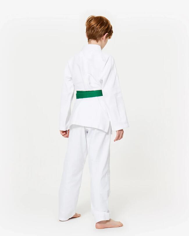 Junge in Judoanzug