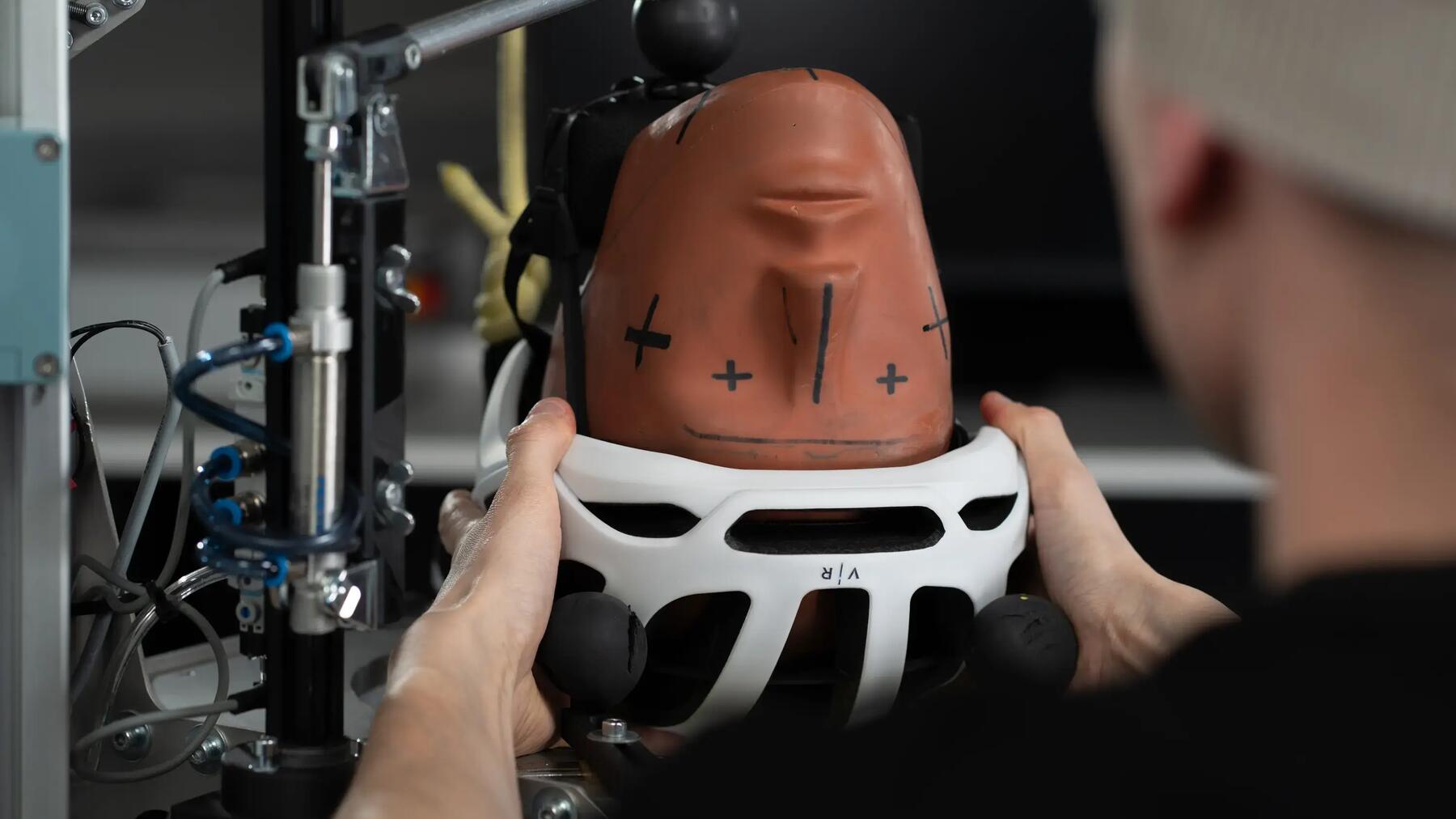 je helm vervangen na een schok