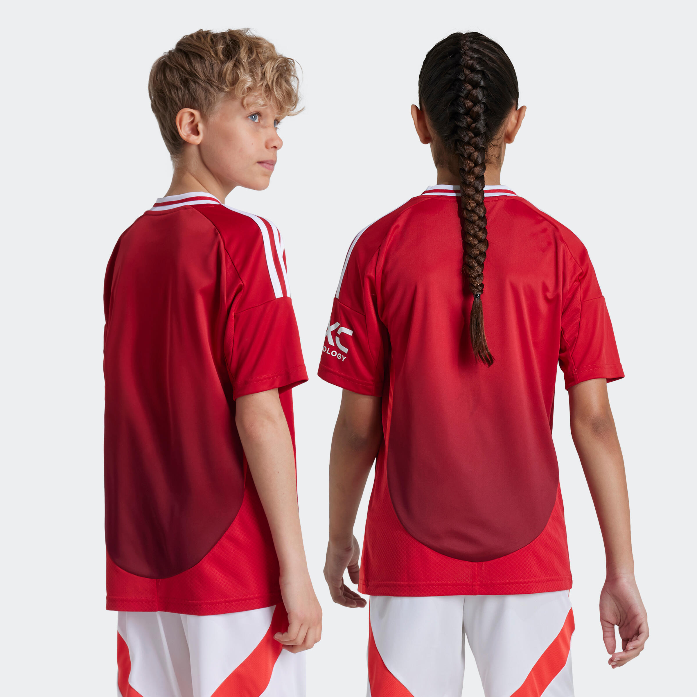 ADIDAS Detský domáci futbalový dres Manchester United 24/25 8 rokov · záber 8