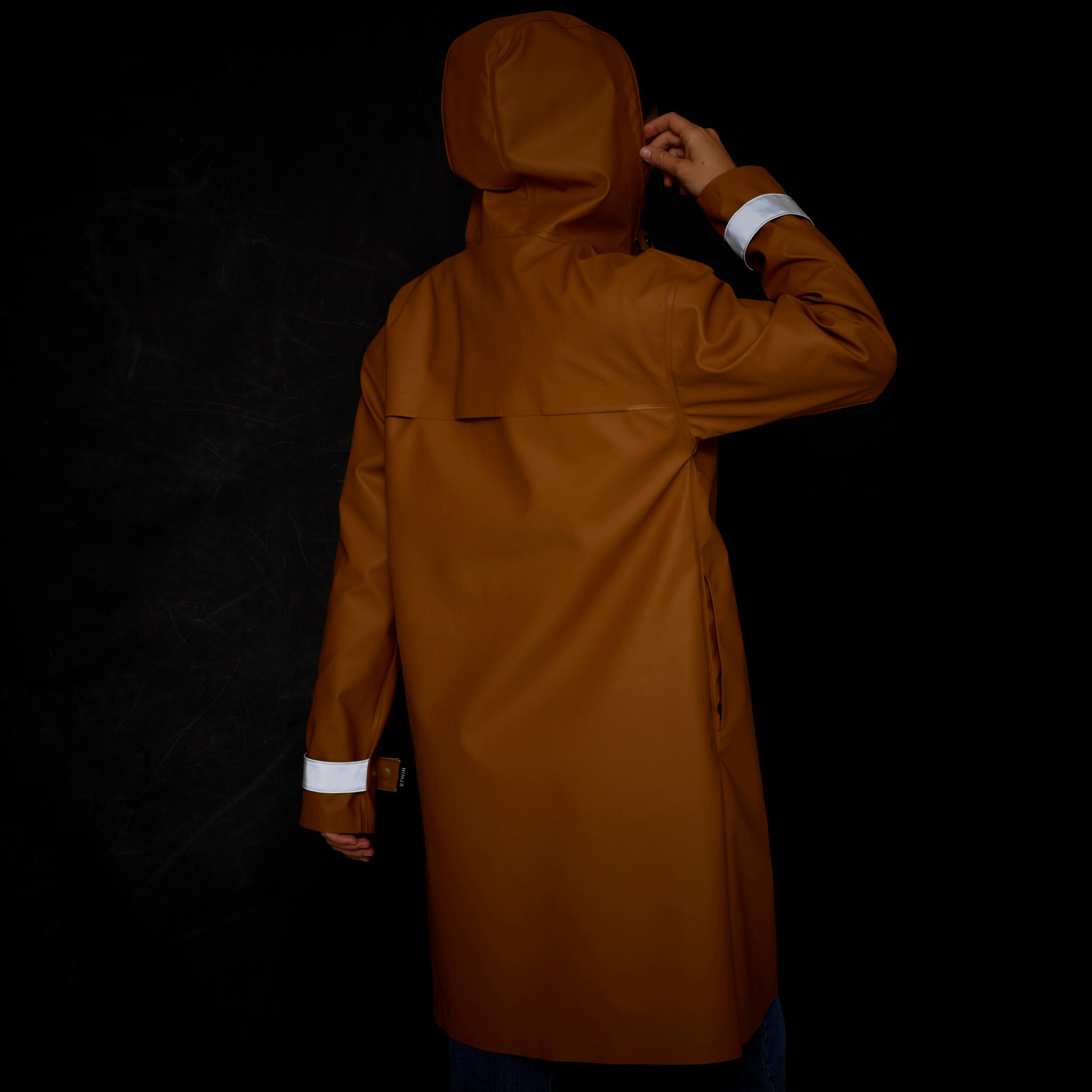 BTWIN Unisex nepremokavá cyklistická parka 540 okrová L · záber 4